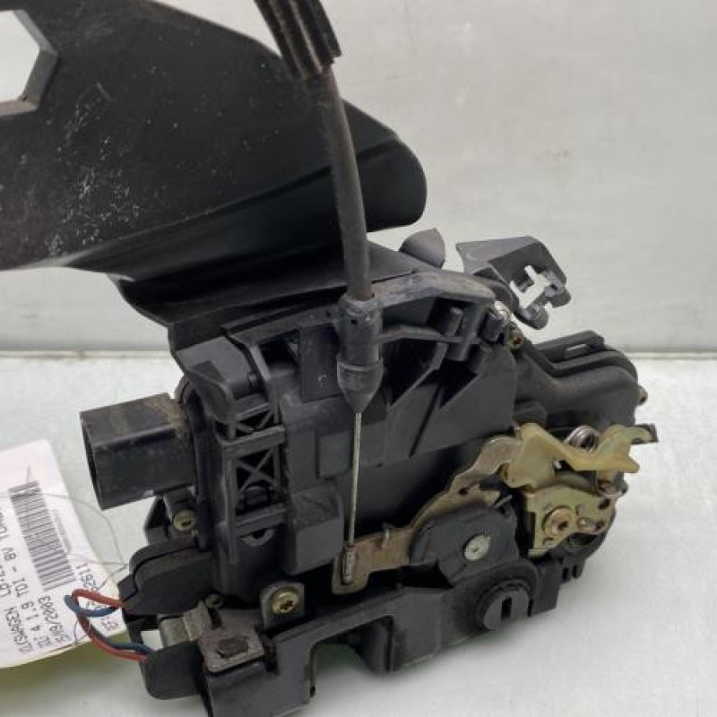 Serrure arriere droit VOLKSWAGEN GOLF 4 Photo n°3