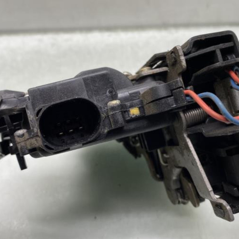 Serrure arriere droit VOLKSWAGEN GOLF 4 Photo n°5