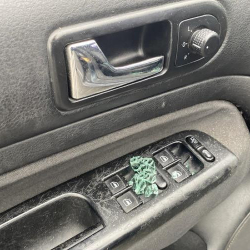 Serrure arriere droit VOLKSWAGEN GOLF 4 Photo n°7
