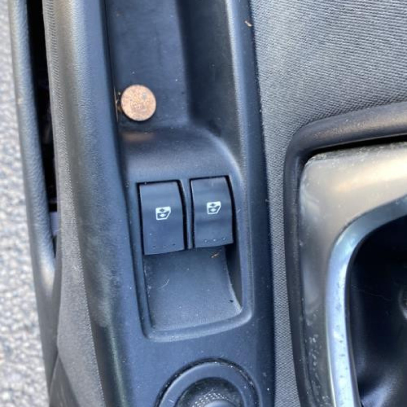 Bouton de coffre RENAULT CLIO 2 Photo n°12