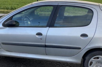 Vitre avant droit PEUGEOT 206