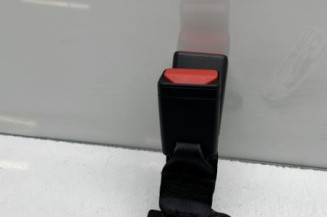 Attache ceinture arriere droit PEUGEOT 208 1 Photo n°1