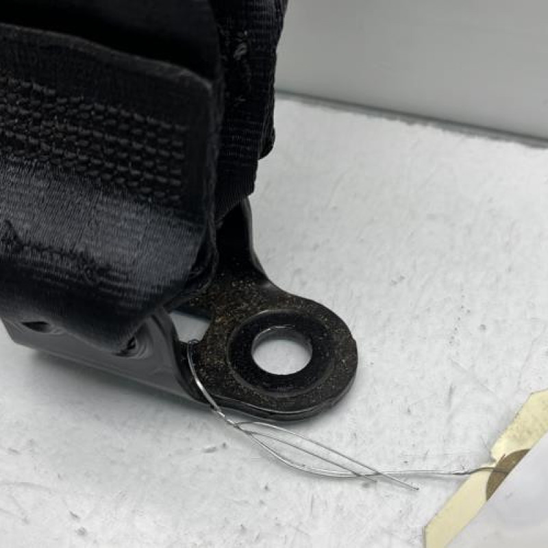 Attache ceinture arriere droit PEUGEOT 208 1 Photo n°2