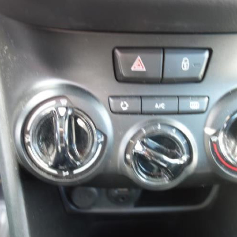 Attache ceinture arriere droit PEUGEOT 208 1 Photo n°13