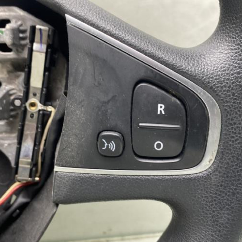 Volant RENAULT CLIO 4 Photo n°4