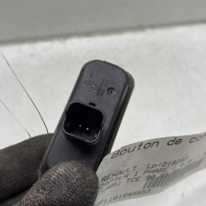 Bouton de coffre RENAULT CAPTUR 1 Photo n°3