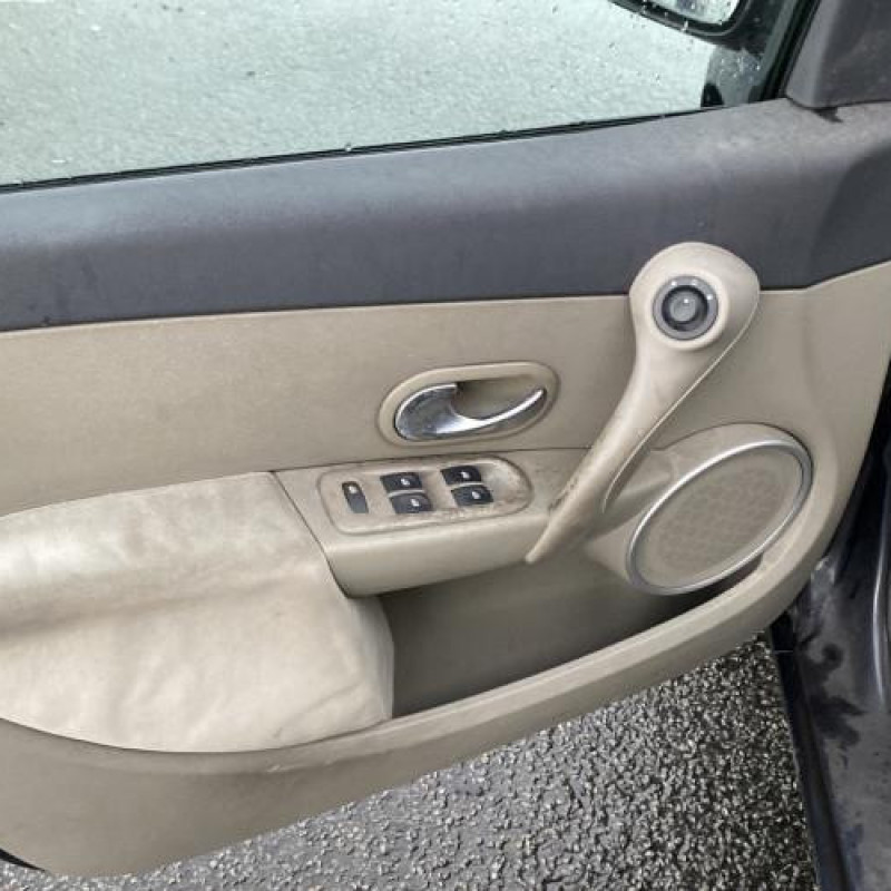Boitier air bag RENAULT CLIO 3 Photo n°15