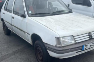Bras essuie glace avant droit PEUGEOT 205