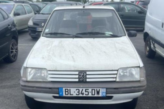 Bras essuie glace avant droit PEUGEOT 205