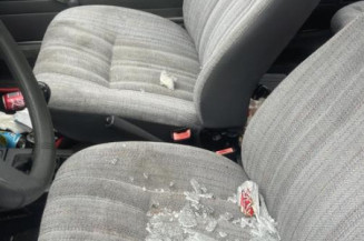 Bras essuie glace avant droit PEUGEOT 205