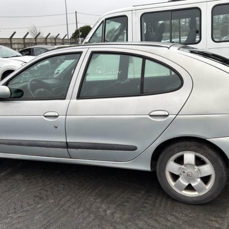 Plage arriere RENAULT MEGANE 1 Photo n°11
