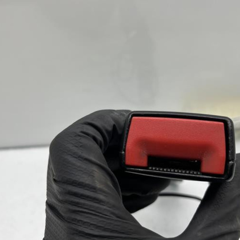 Attache ceinture avant gauche VOLKSWAGEN POLO 5 Photo n°4