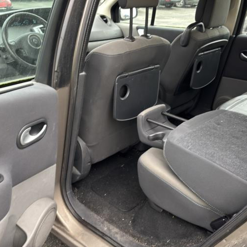 Feu arriere stop central RENAULT SCENIC 2 Photo n°18
