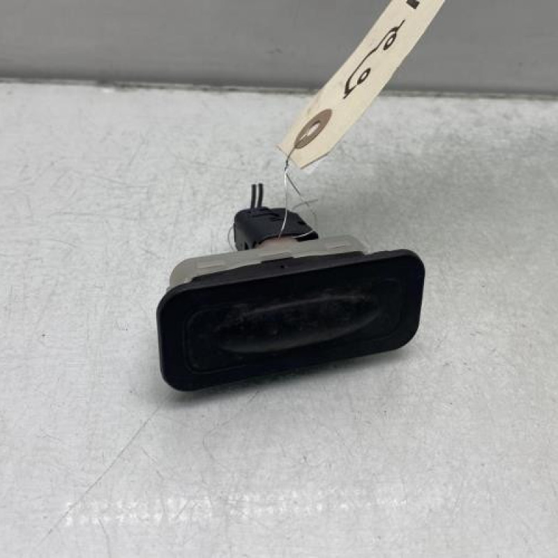 Bouton de coffre RENAULT CLIO 4 Photo n°1