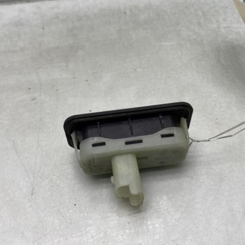 Bouton de coffre RENAULT CLIO 3 Photo n°2