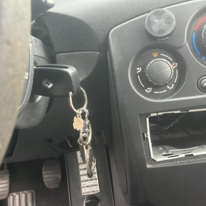 Boitier de prechauffage RENAULT CLIO 3 Photo n°7