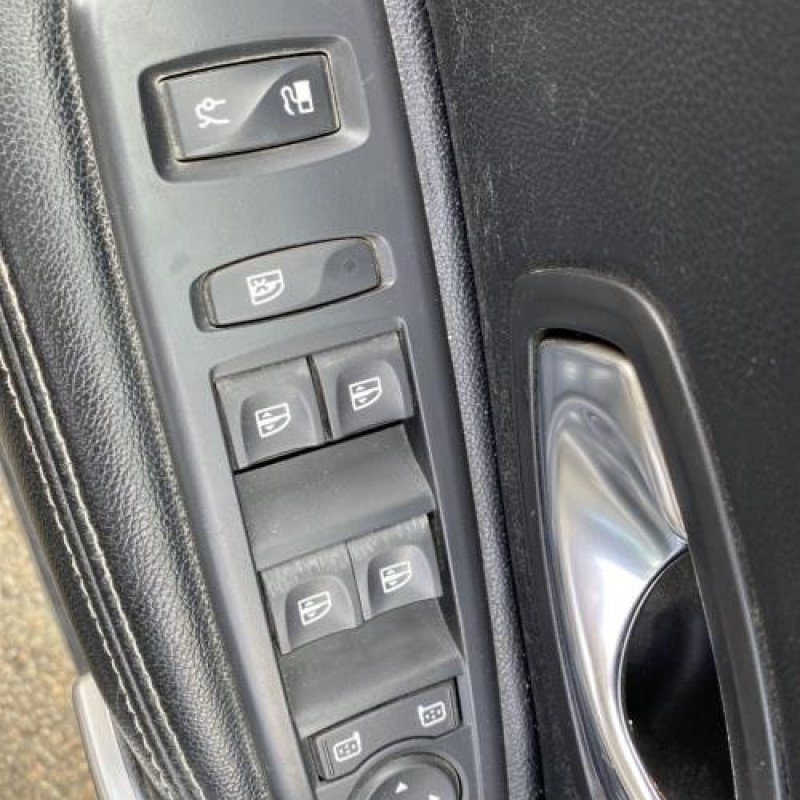 Bouton de warning RENAULT LATITUDE Photo n°14