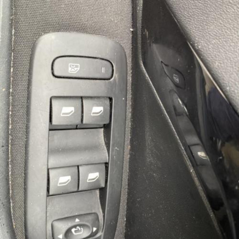 Ceinture arriere gauche PEUGEOT 208 1 Photo n°12