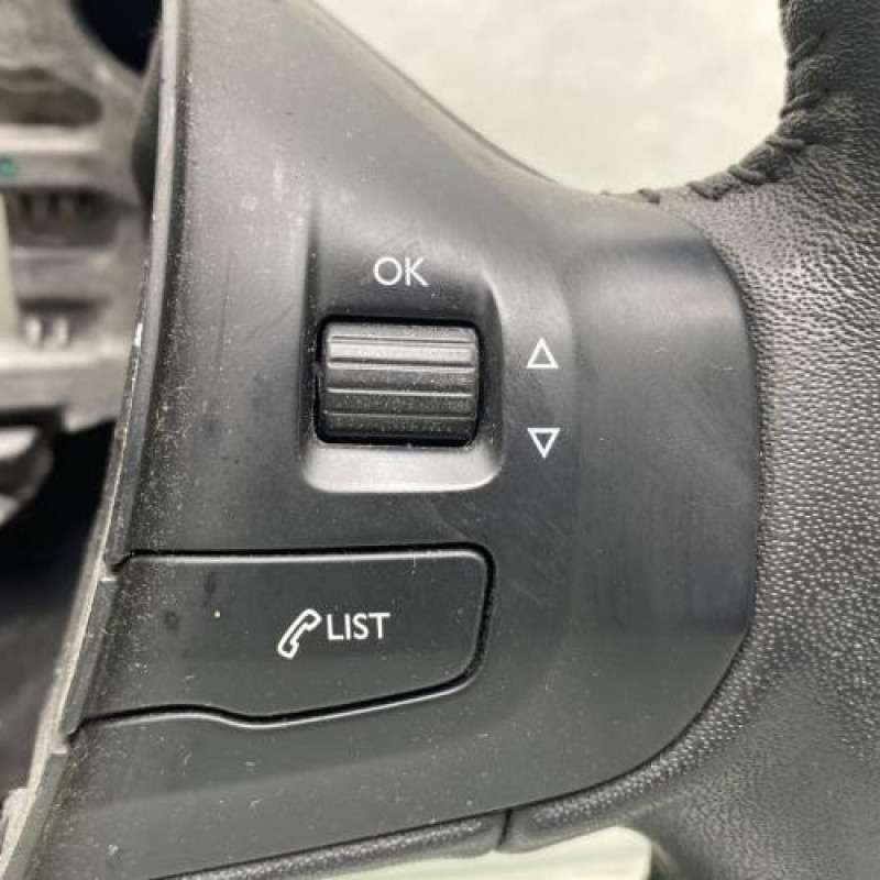 Volant PEUGEOT 208 1 Photo n°4
