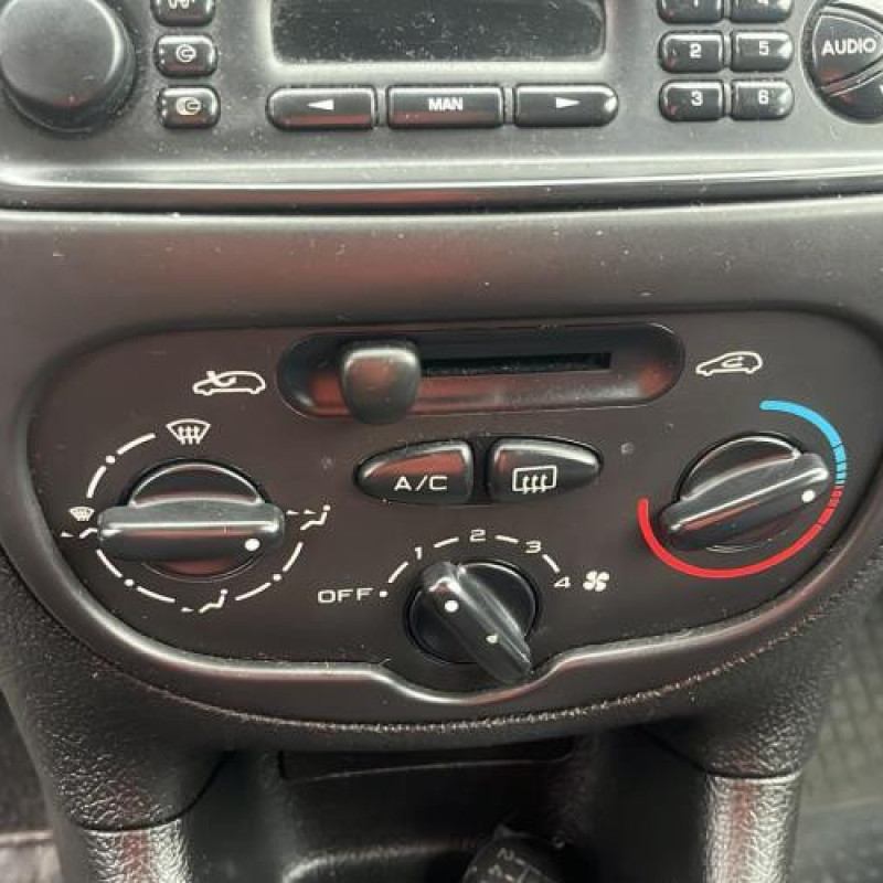 Bouton de warning PEUGEOT 206 Photo n°13