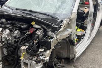 Pivot de moyeu avant gauche PEUGEOT 208 1