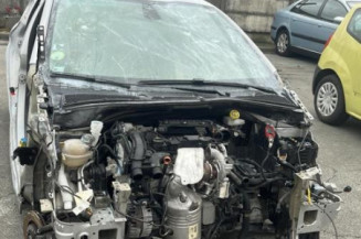 Pivot de moyeu avant gauche PEUGEOT 208 1