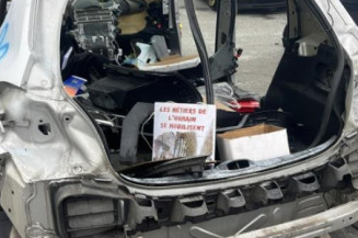 Pivot de moyeu avant gauche PEUGEOT 208 1