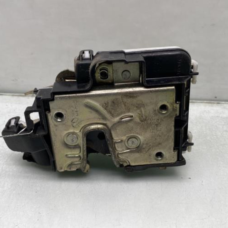 Serrure arriere droit VOLKSWAGEN GOLF 3 Photo n°1