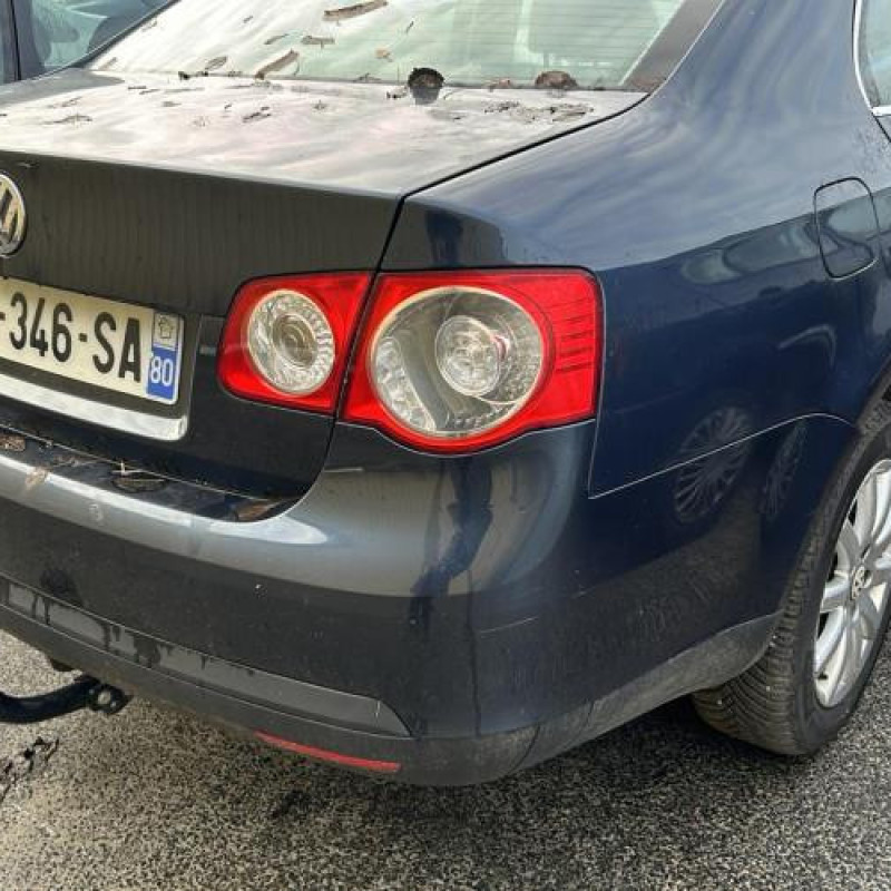 Feu arriere secondaire gauche (feux) VOLKSWAGEN JETTA 3 Photo n°4