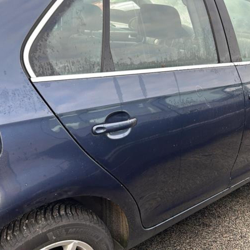 Attache ceinture avant droit VOLKSWAGEN JETTA 3 Photo n°10