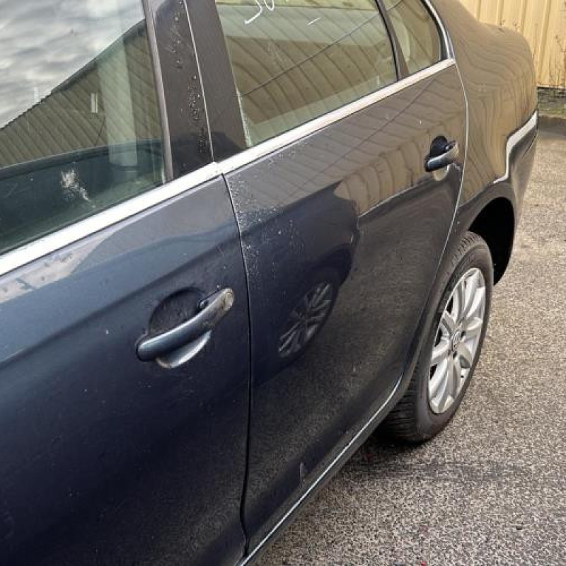 Attache ceinture avant droit VOLKSWAGEN JETTA 3 Photo n°15