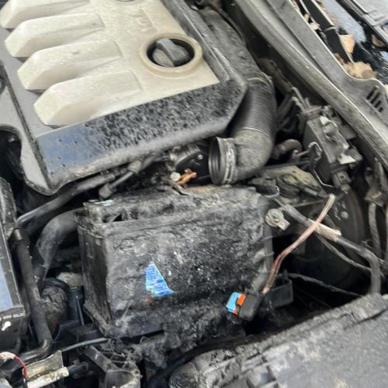 Attache ceinture avant droit VOLKSWAGEN JETTA 3 Photo n°17