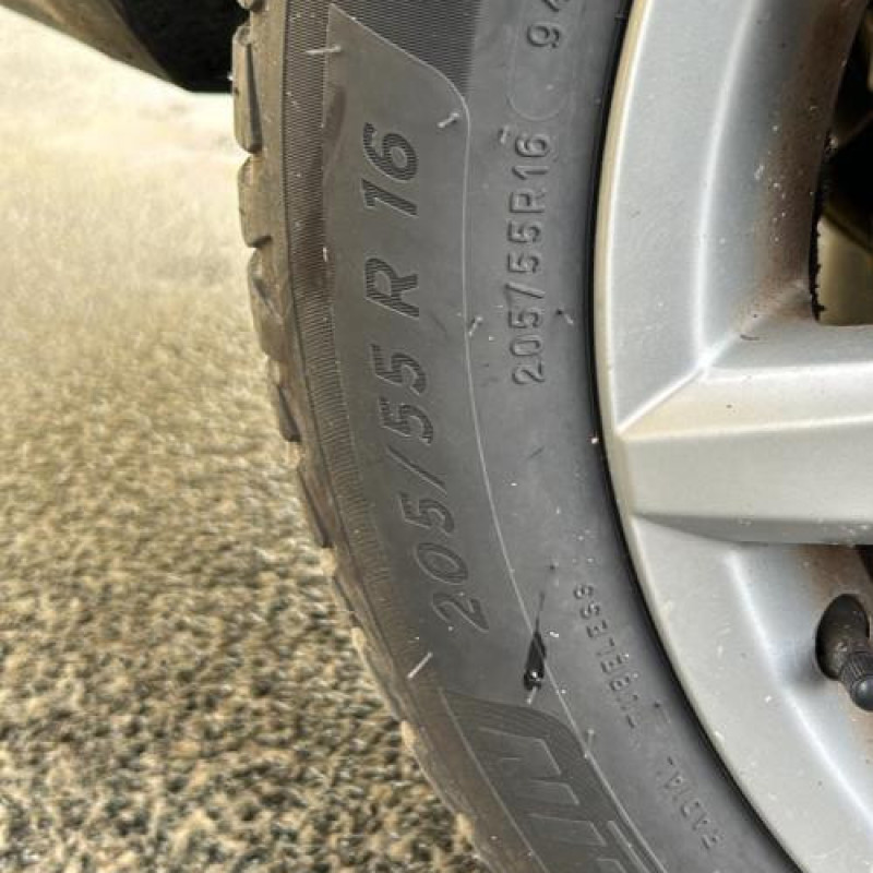 Attache ceinture avant droit VOLKSWAGEN JETTA 3 Photo n°18