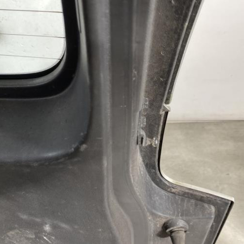 Malle/Hayon arriere MAZDA 5 1 Photo n°8