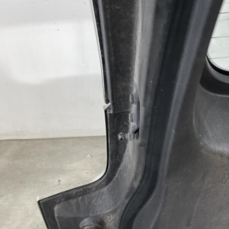 Malle/Hayon arriere MAZDA 5 1 Photo n°9