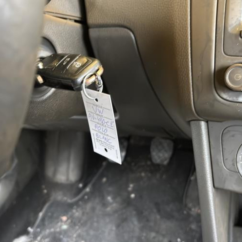Actionneur verrou trappe d'essence VOLKSWAGEN POLO 5 Photo n°19