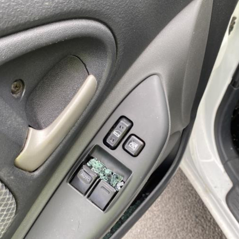 Porte avant droit TOYOTA YARIS 1 Photo n°19