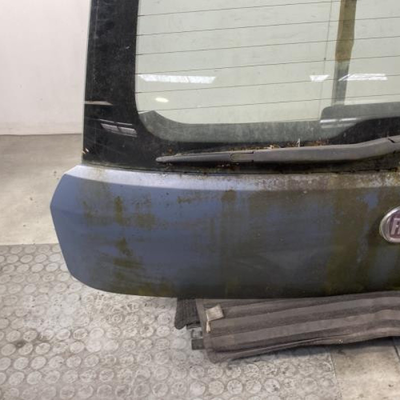 Malle/Hayon arriere FIAT GRANDE PUNTO Photo n°5
