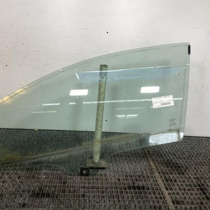 Vitre avant gauche FIAT GRANDE PUNTO Photo n°1