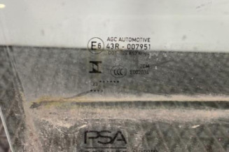 Vitre avant droit OPEL CORSA F