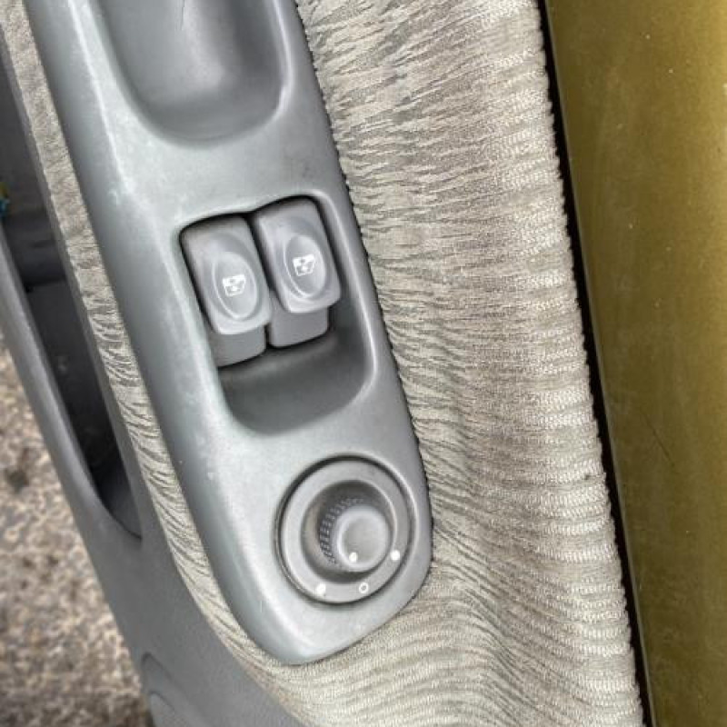 Face avant RENAULT TWINGO 1 Photo n°14