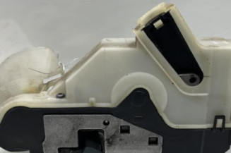 Serrure avant gauche PEUGEOT 2008 1