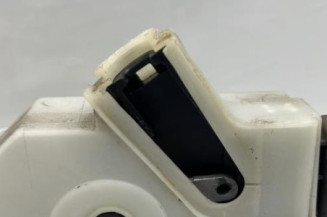 Serrure avant gauche PEUGEOT 2008 1