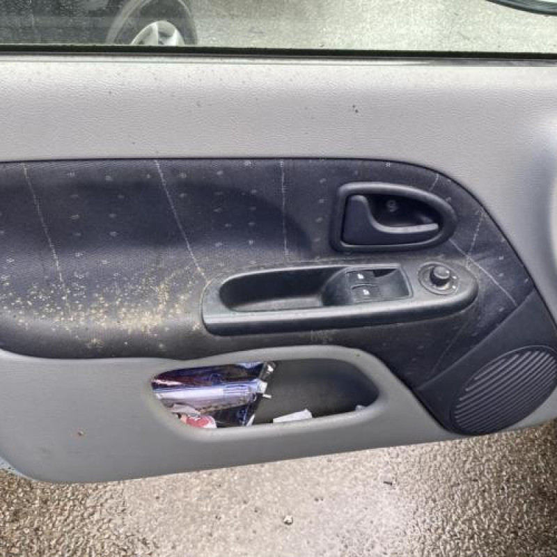 Pompe à carburant RENAULT CLIO 2 Photo n°7