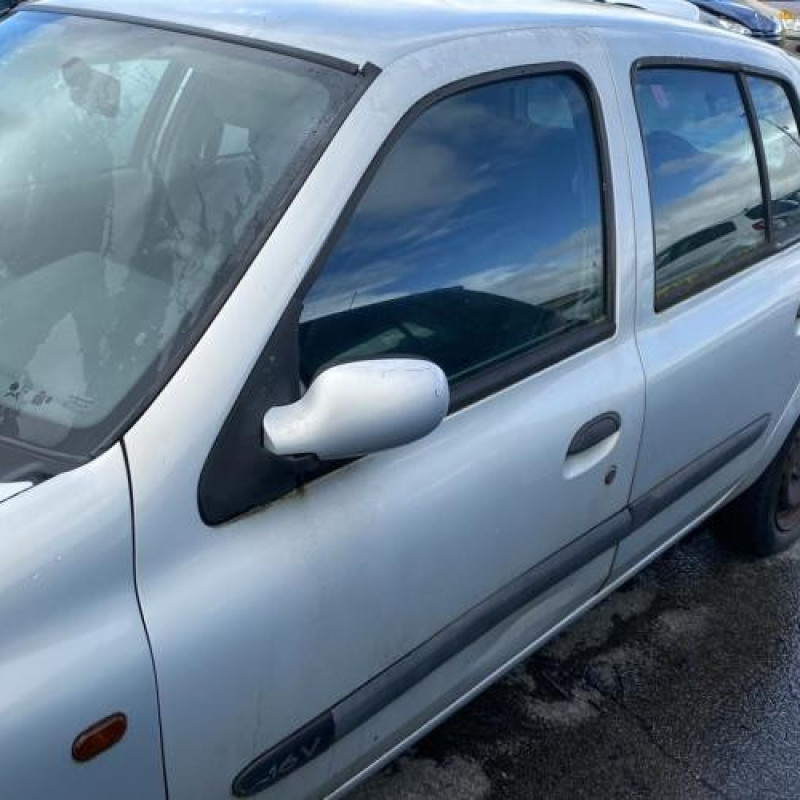 Pompe à carburant RENAULT CLIO 2 Photo n°18