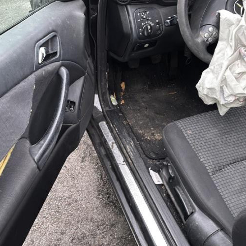 Pretensionneur de ceinture avant droit MERCEDES CLASSE C 203 COUPE SPORT Photo n°13