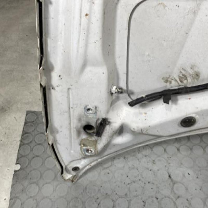 Capot BMW SERIE 1 E87 Photo n°7