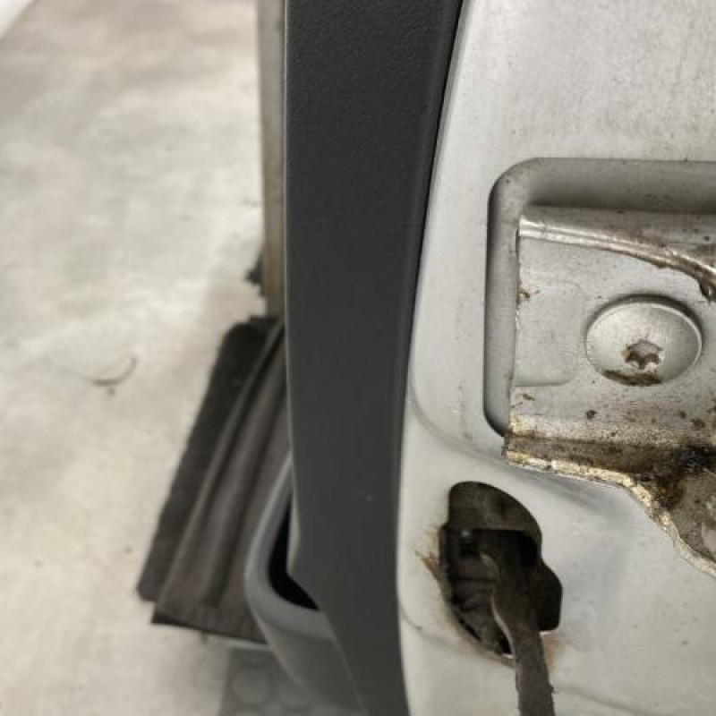 Porte avant gauche CITROEN C2 Photo n°4