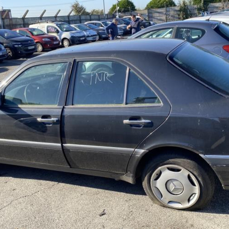 Feu arriere principal droit (feux) MERCEDES CLASSE C 202 Photo n°9