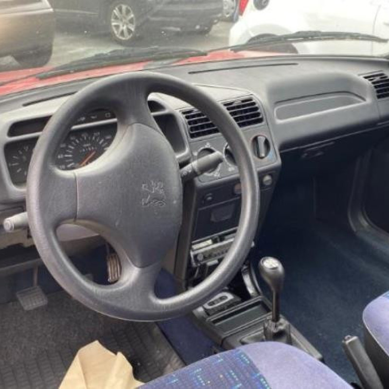 Vitre avant droit PEUGEOT 205 Photo n°6